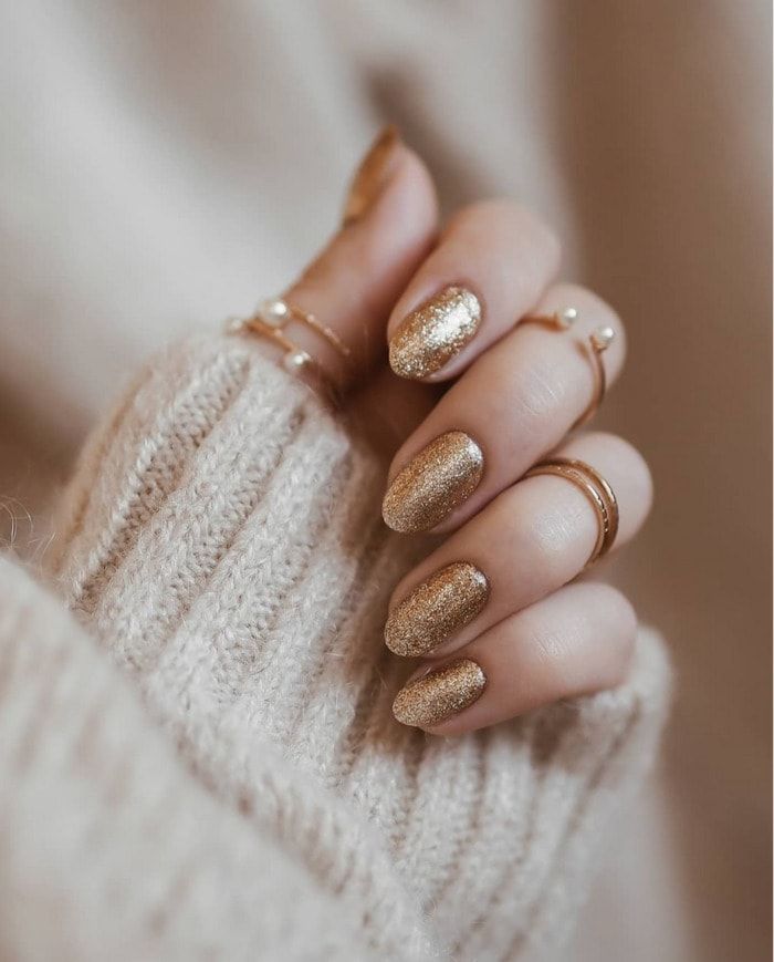 Elegant Golden Nail Art